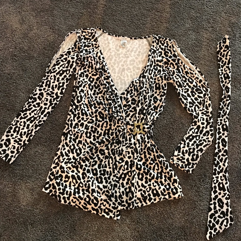 Animal print, long sleeve top. Medium